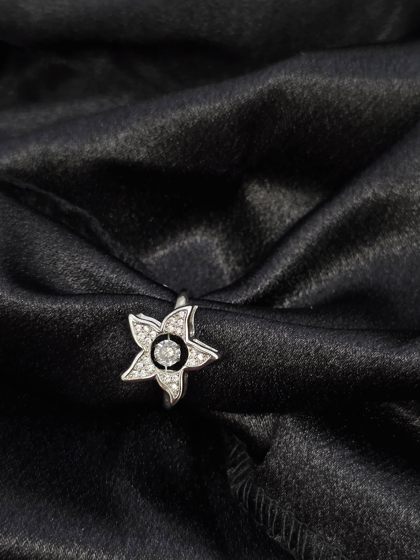 SILVER RING SIZE 6 GR052