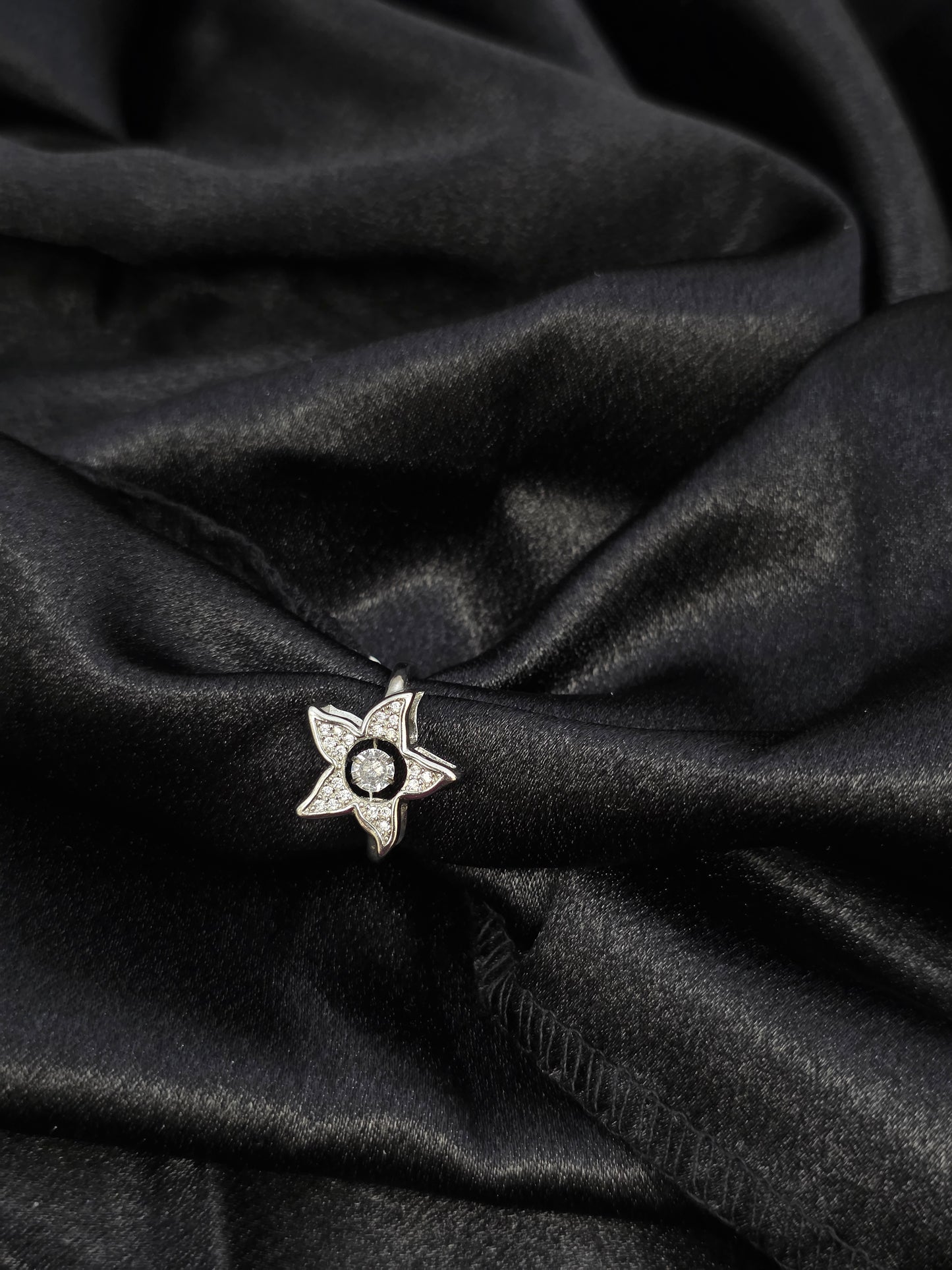 SILVER RING SIZE 6 GR052