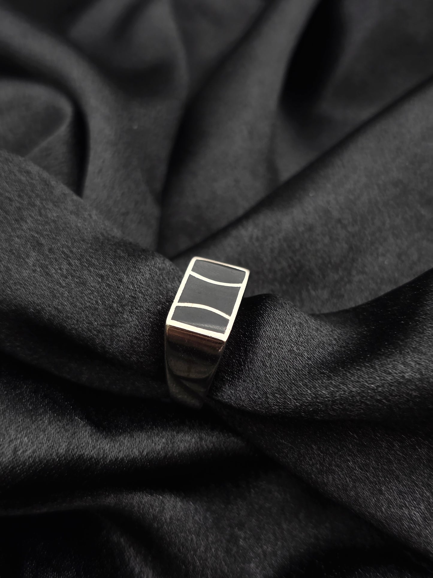 BOYS SILVER RING SIZE 8 BR044