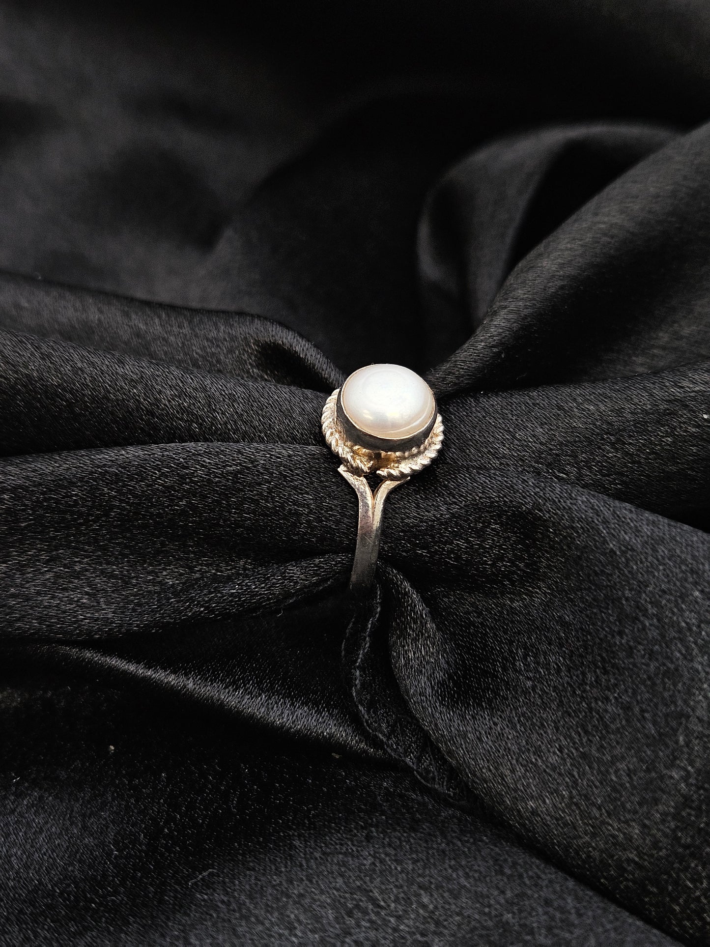 PEARL SILVER RING SIZE 8 GR313
