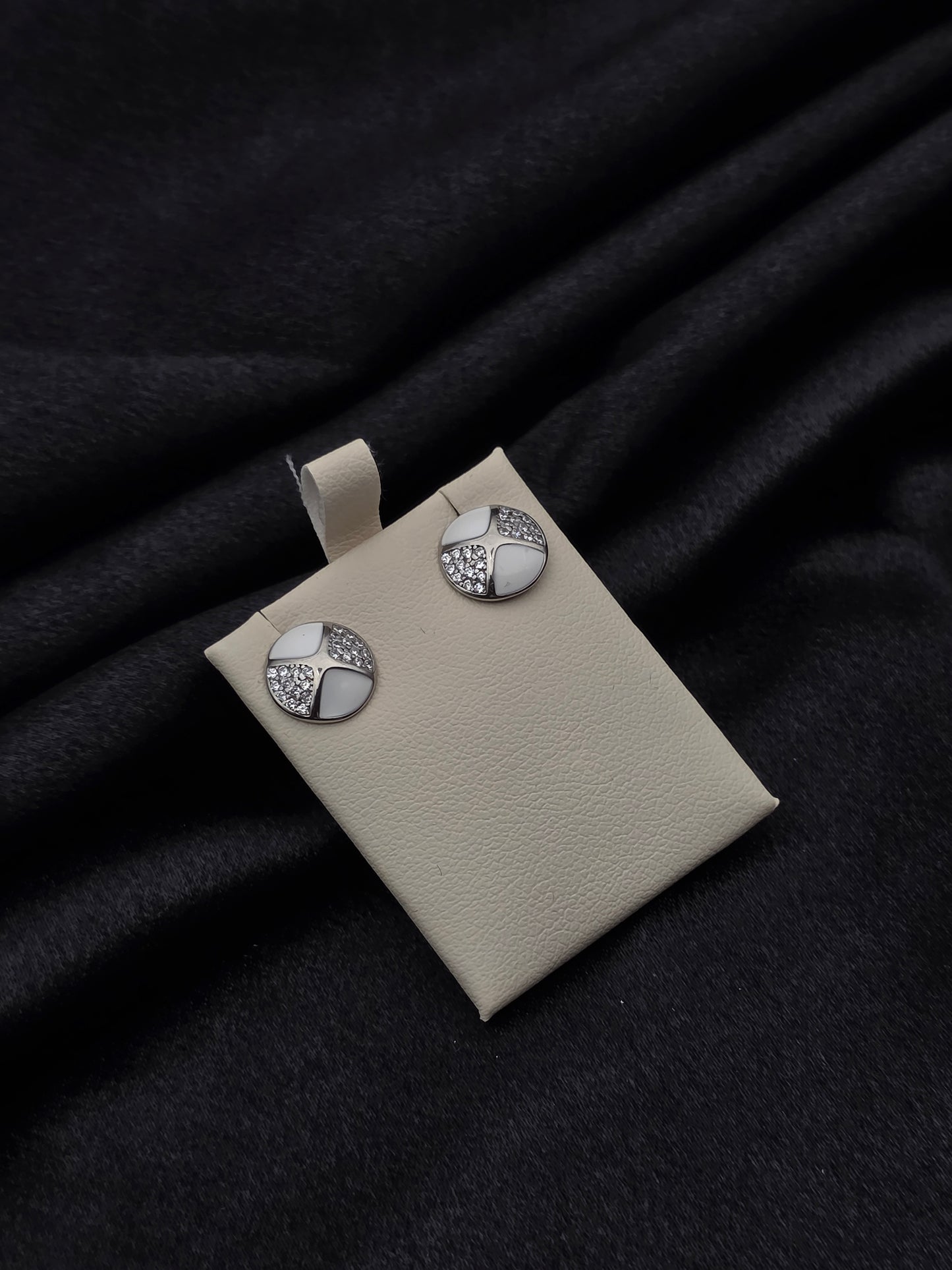 SILVER EAR STUDS GE140