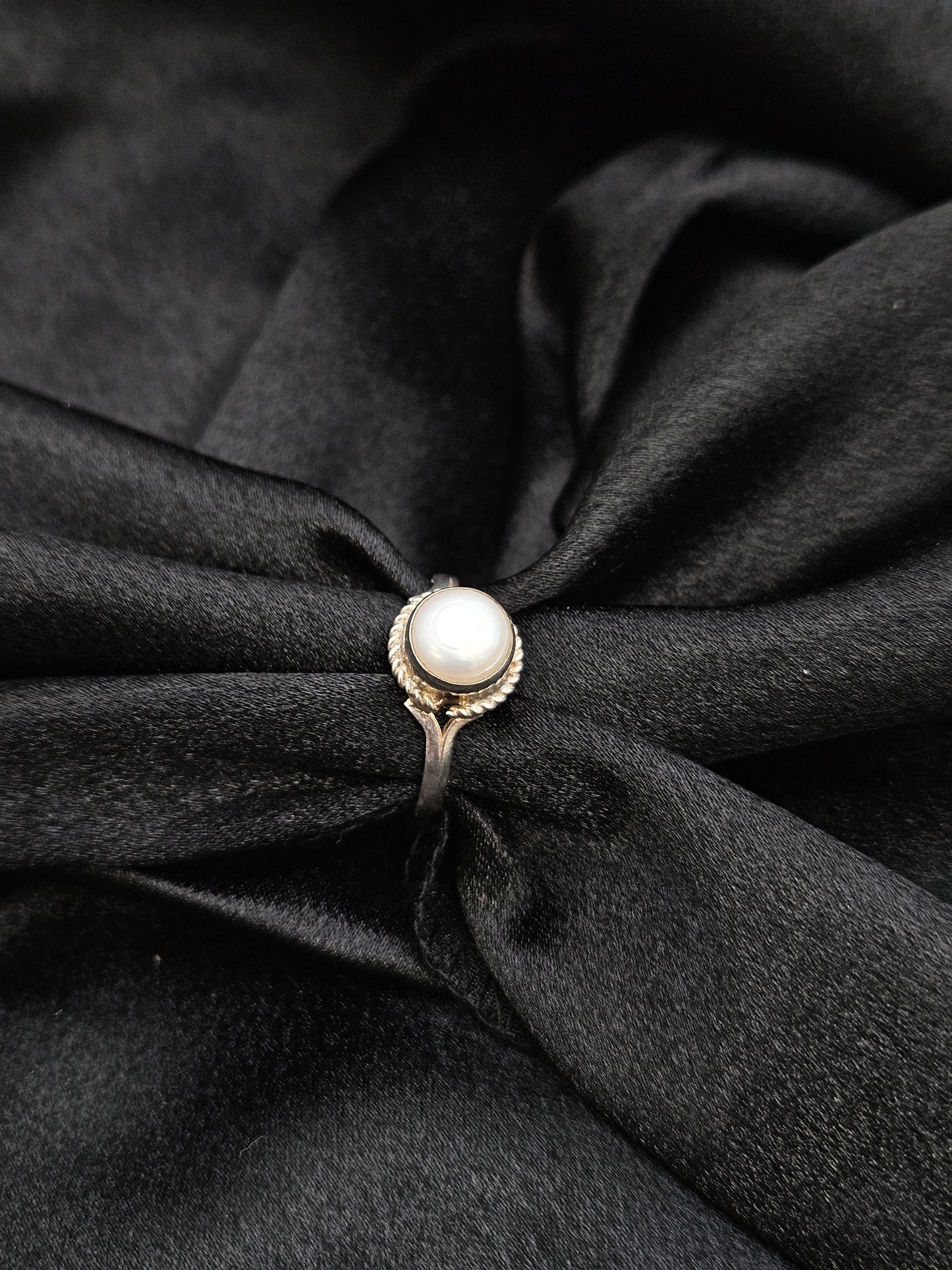 PEARL SILVER RING SIZE 8 GR313