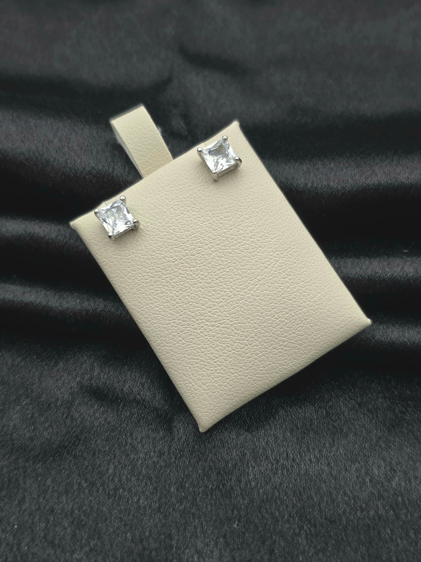 SILVER EAR STUDS GE468
