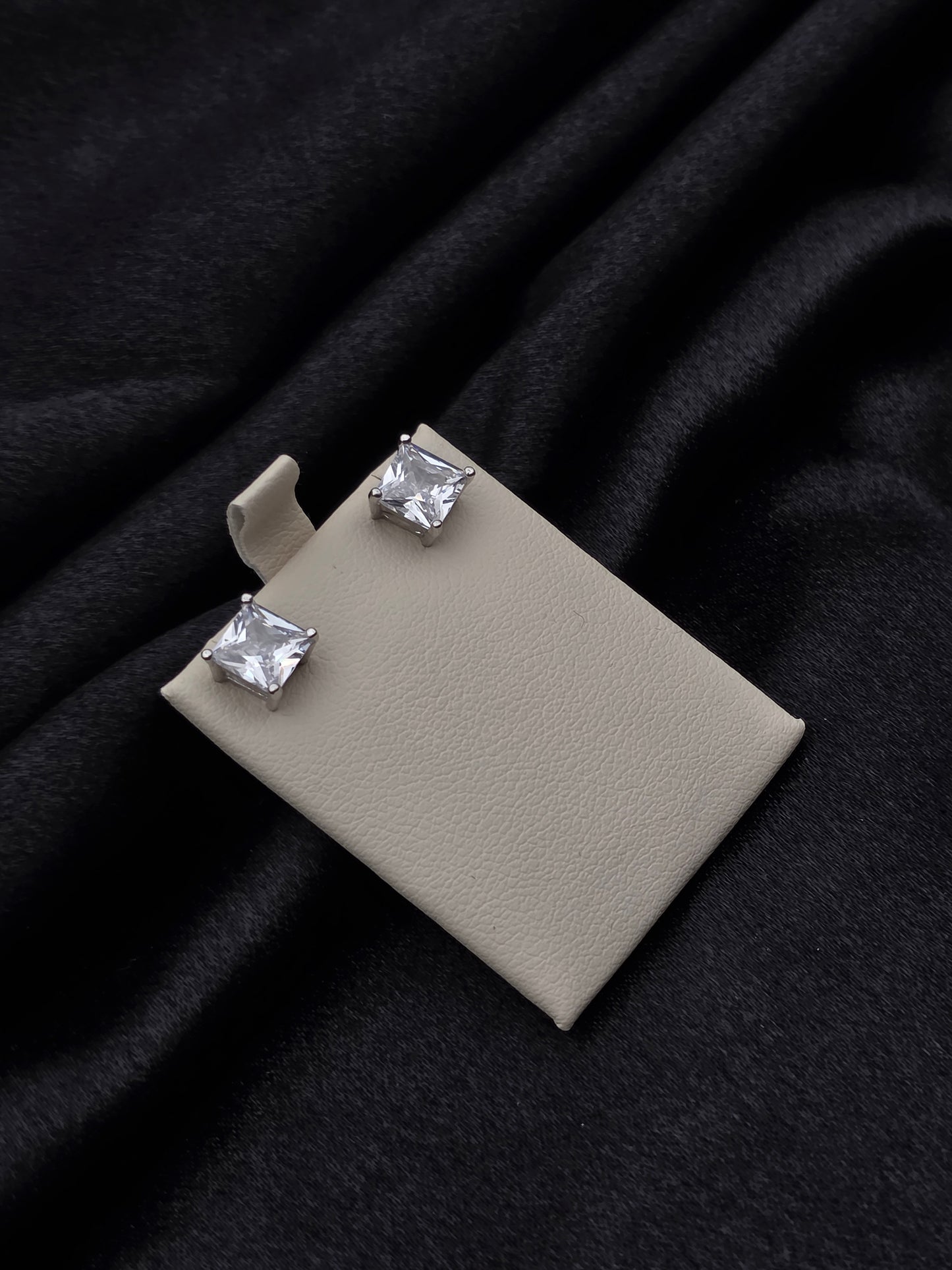 SILVER EAR STUDS GE137