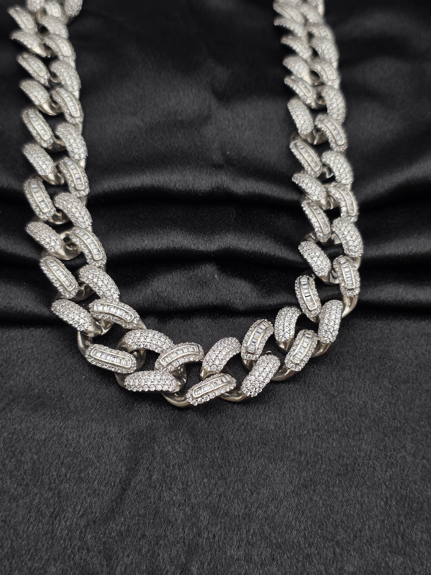 ICED 925 SILVER CHAIN IC011