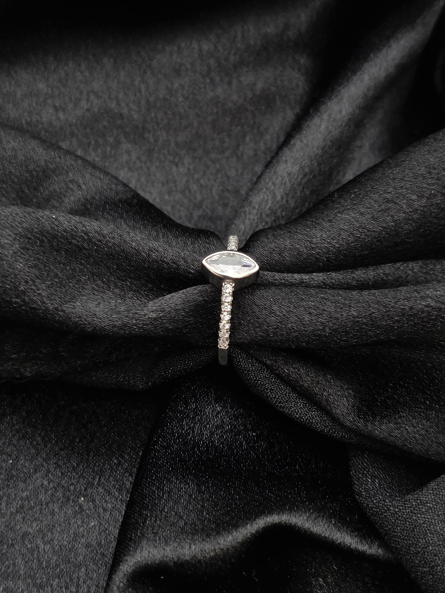 SILVER RING SIZE 7 GR259