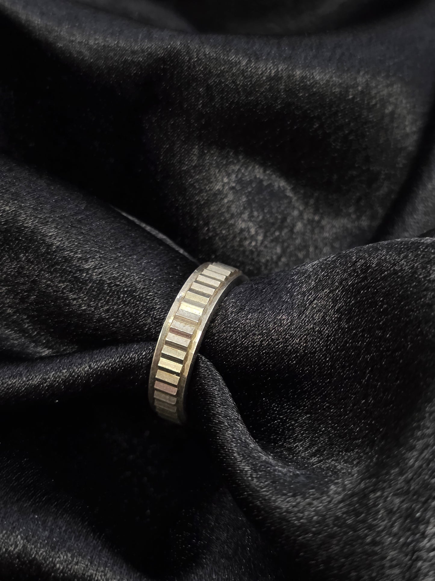 SILVER RING SIZE 6 GR071