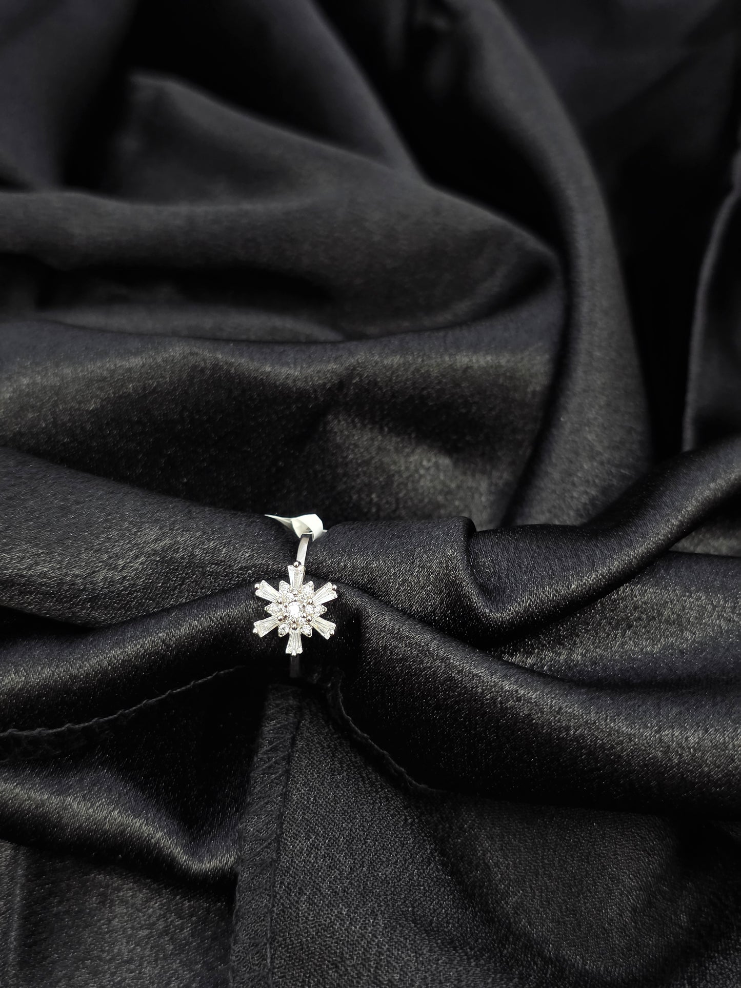 SILVER RING SIZE 6 GR069