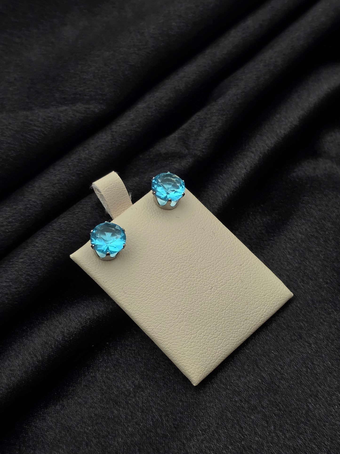 SILVER EAR STUDS GE149