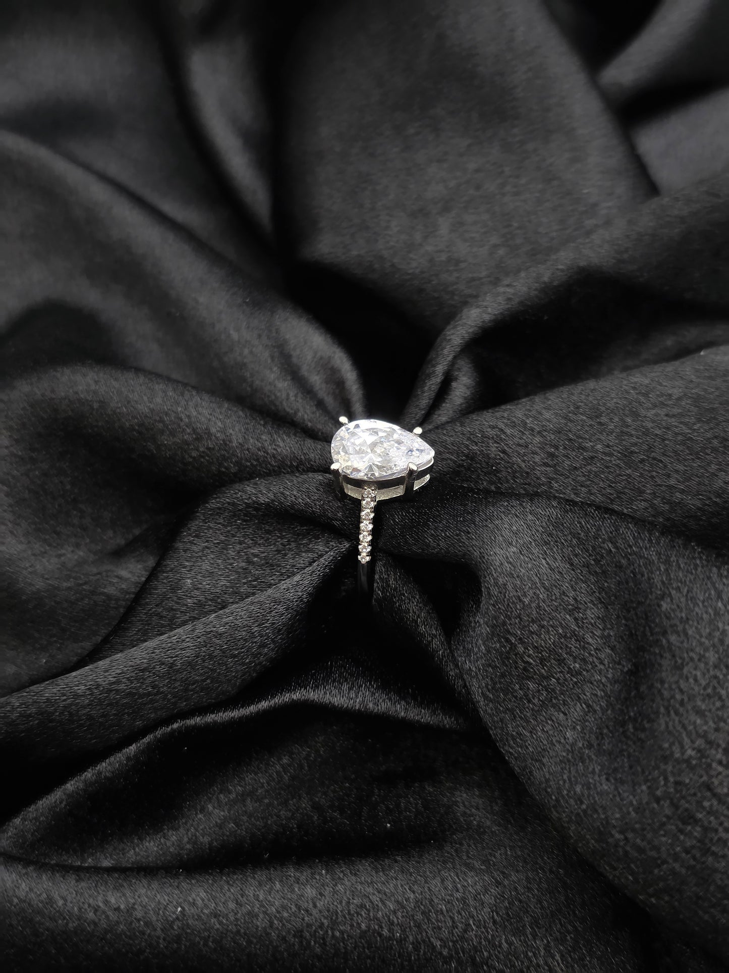 SILVER RING SIZE 8 GR152