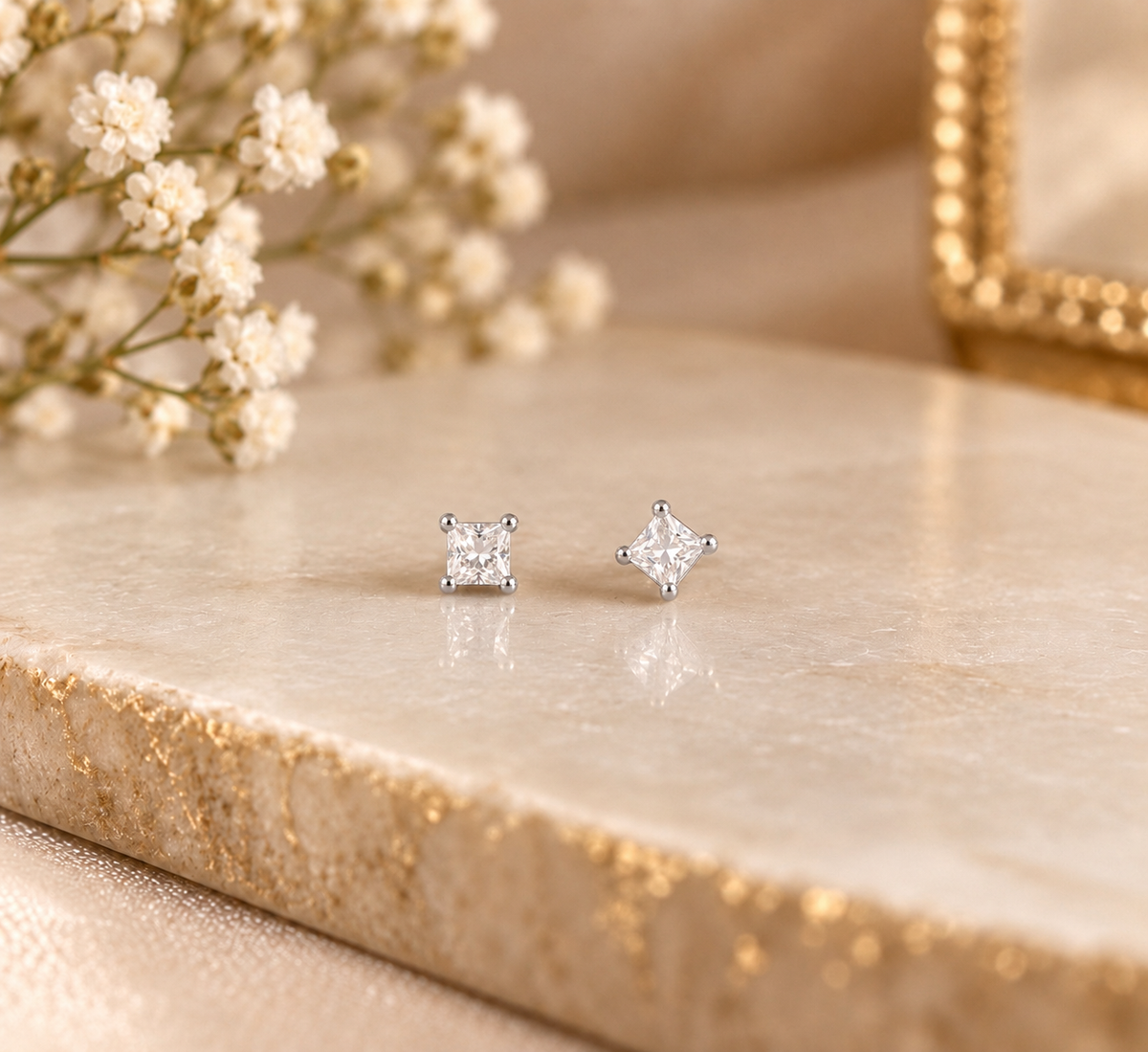 925 SILVER SQUARE CRYSTAL EARSTUDS GE523
