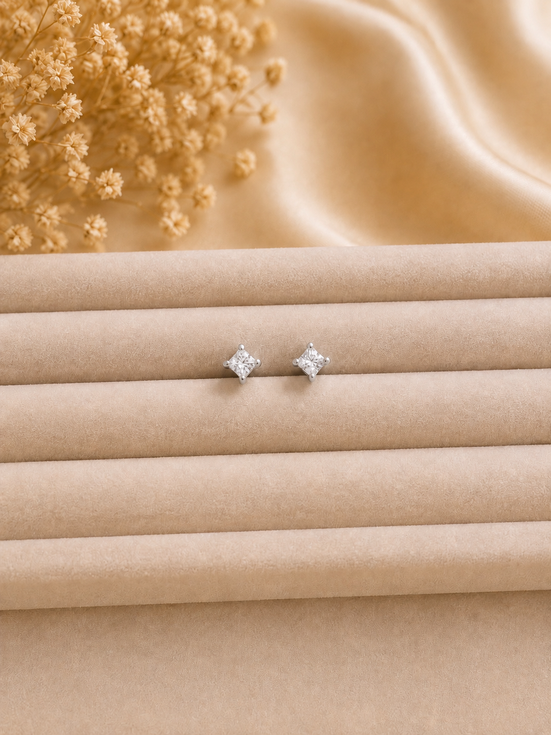 925 SILVER SQUARE CRYSTAL EARSTUDS GE371