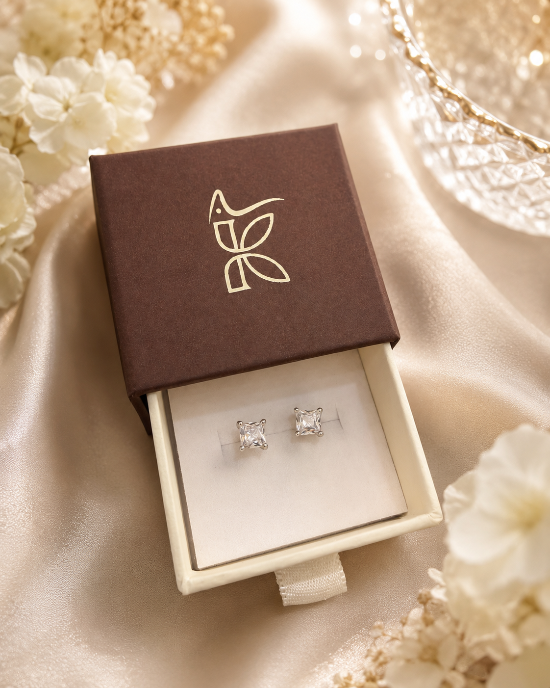 925 SILVER SQUARE CRYSTAL EARSTUDS GE185