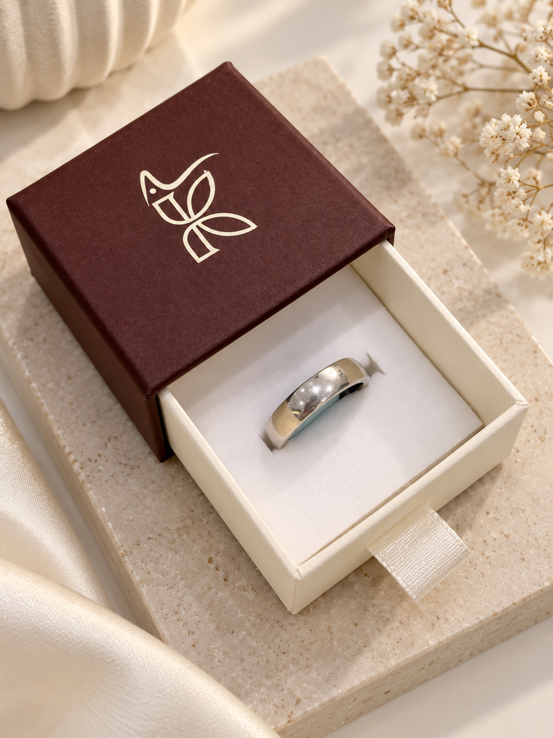 PURE SILVER BAND SIZE 8 PB090