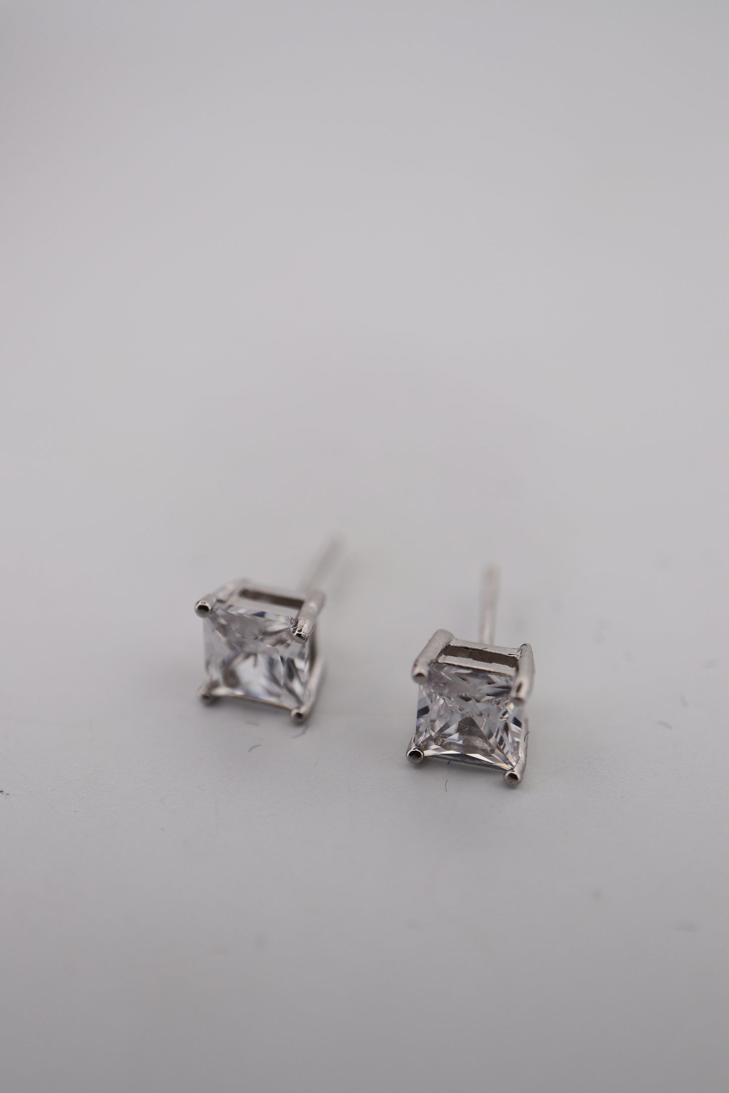ZIRCON 925 SILVER STUDS BE030