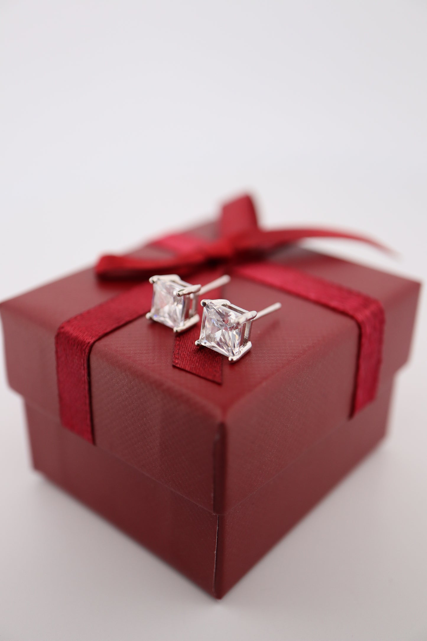 ZIRCON 925 SILVER STUDS BE084