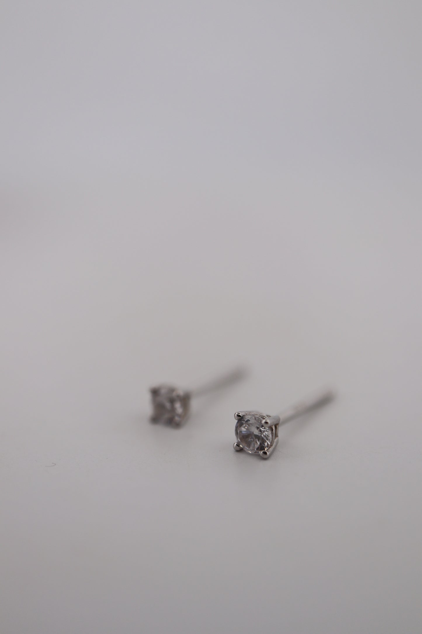 ZIRCON 925 SILVER STUDS BE077