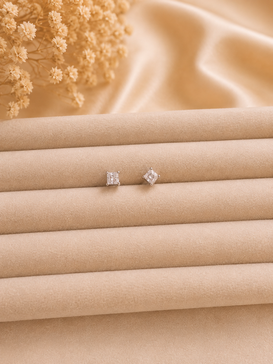 925 SILVER SQUARE CRYSTAL EARSTUDS GE715
