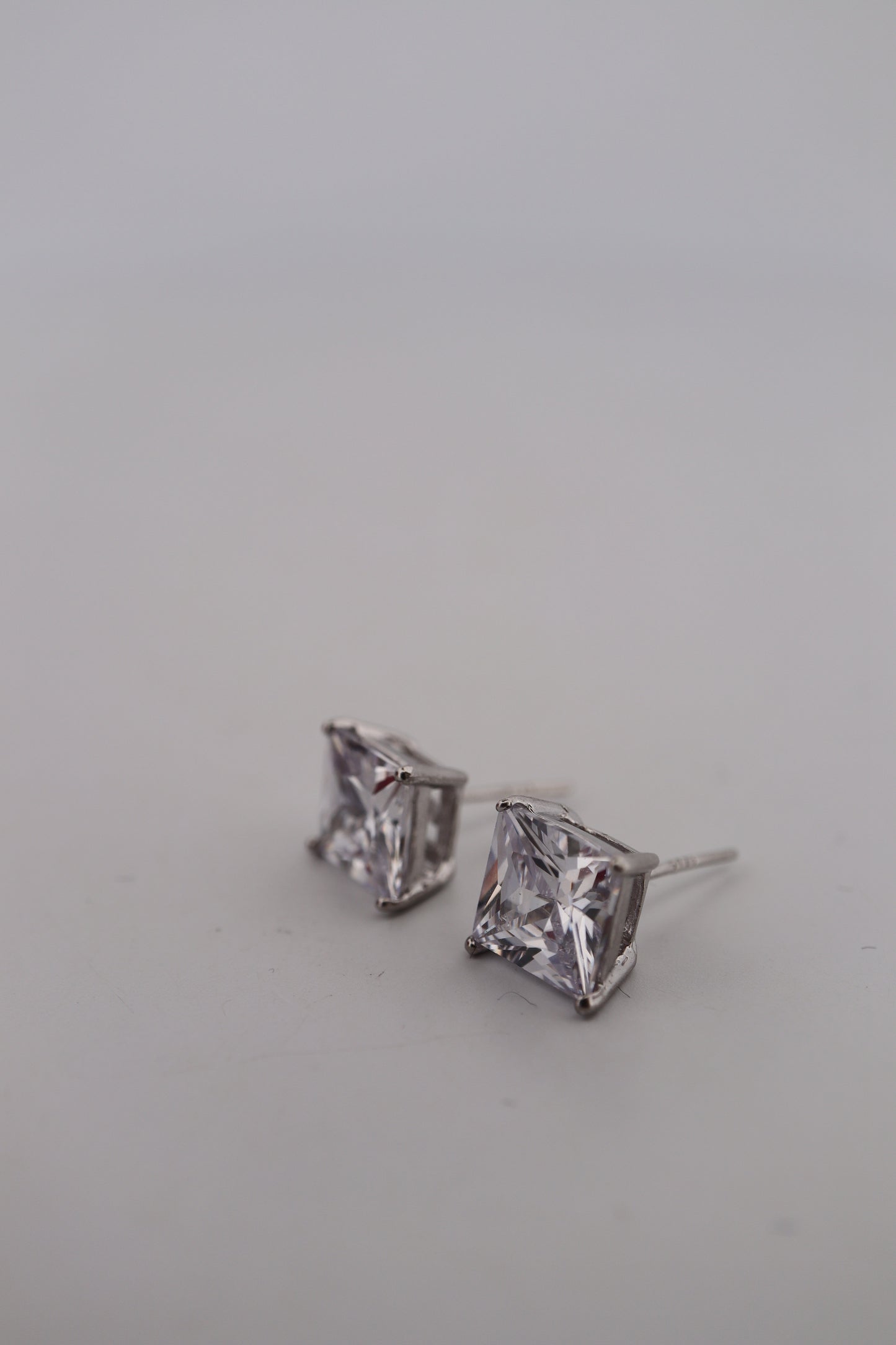 ZIRCON 925 SILVER STUDS BE084