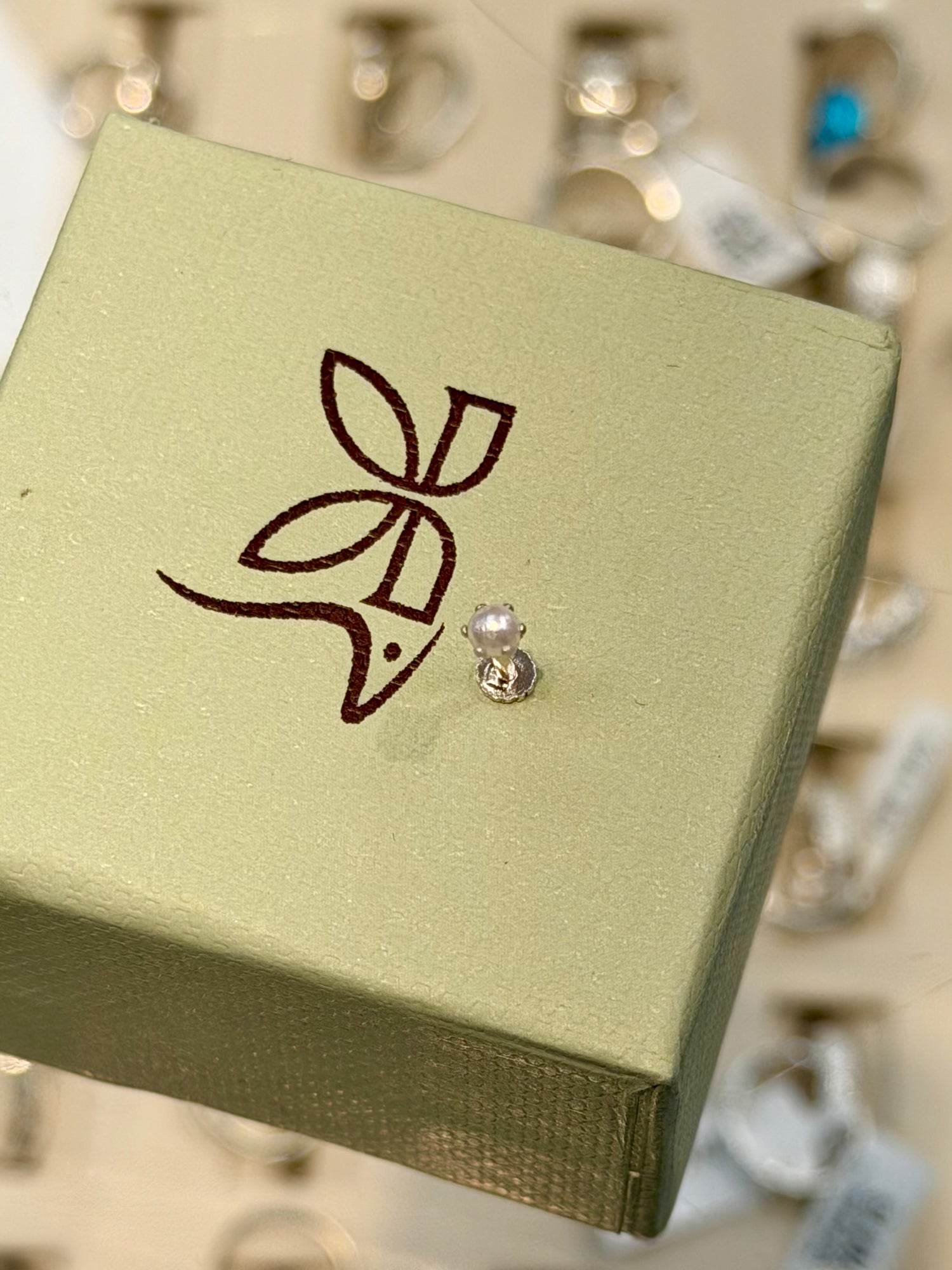 PEARL 3MM NOSE PIN