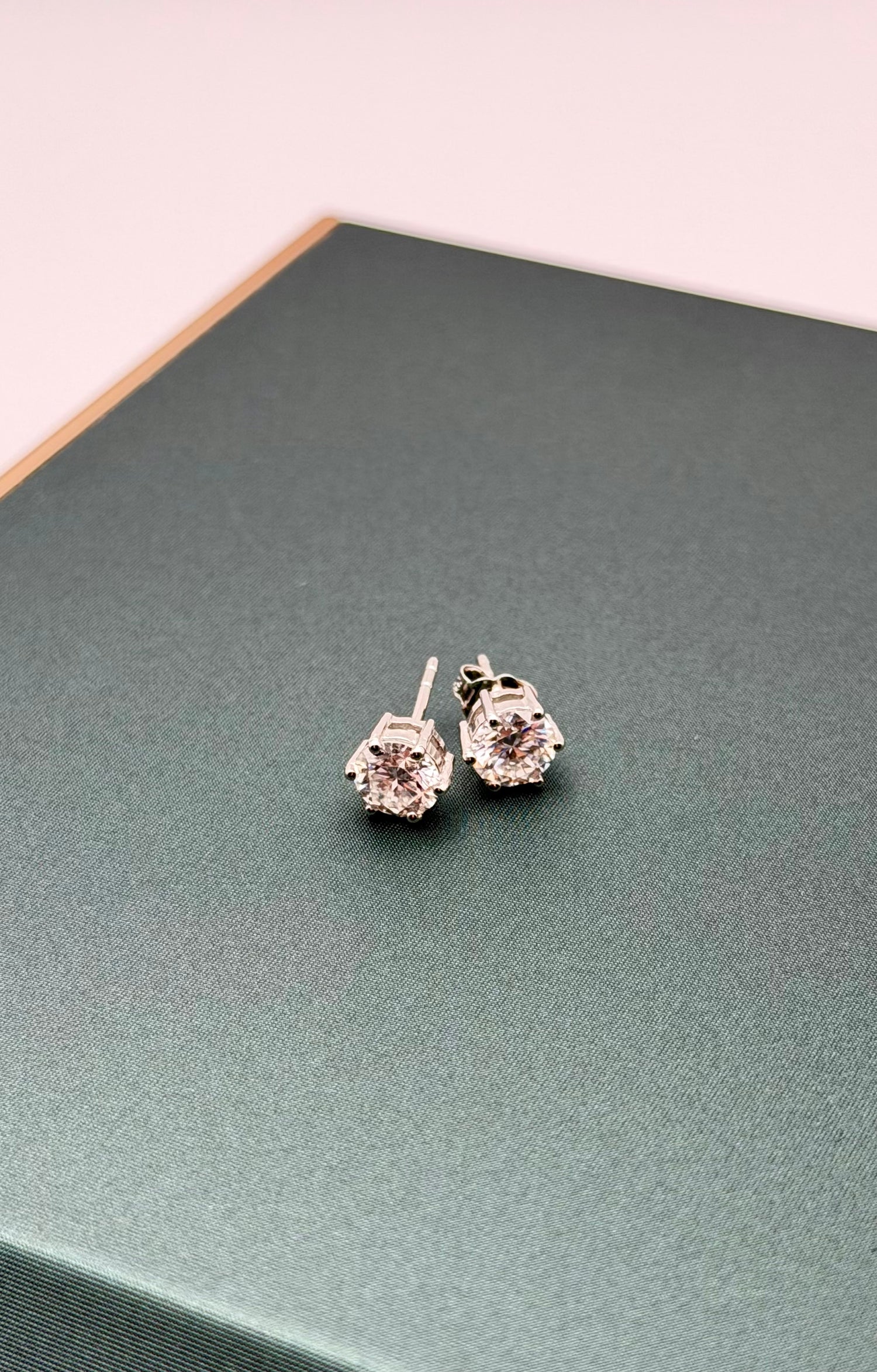 SILVER MOISSANITE EARSTUDS MM007