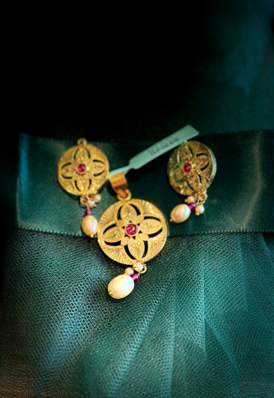 GOLD PLATE PENDANT SET GPI059