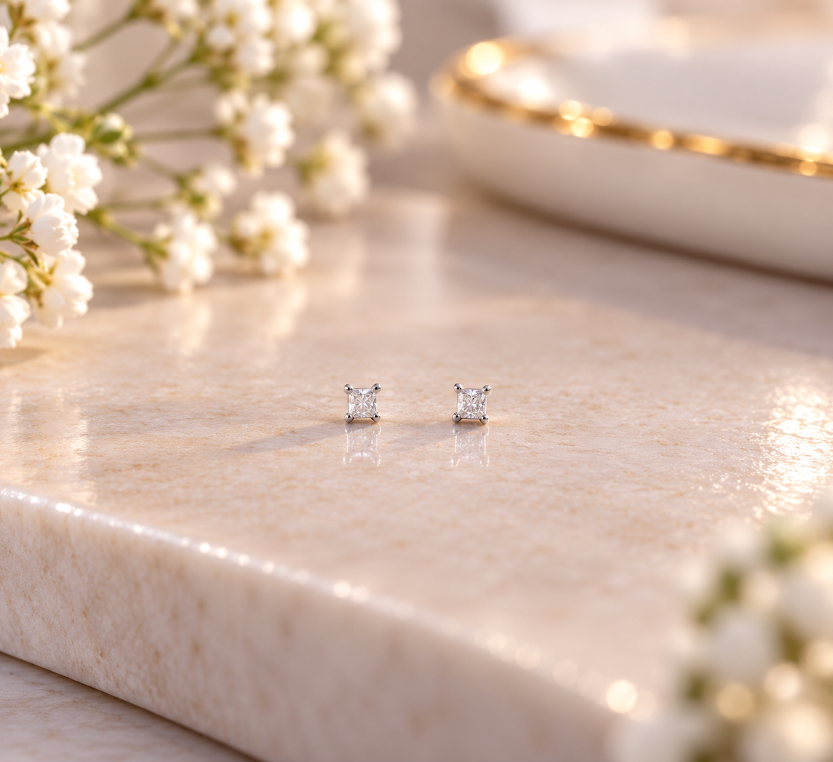 925 SILVER SQUARE CRYSTAL EARSTUDS GE704