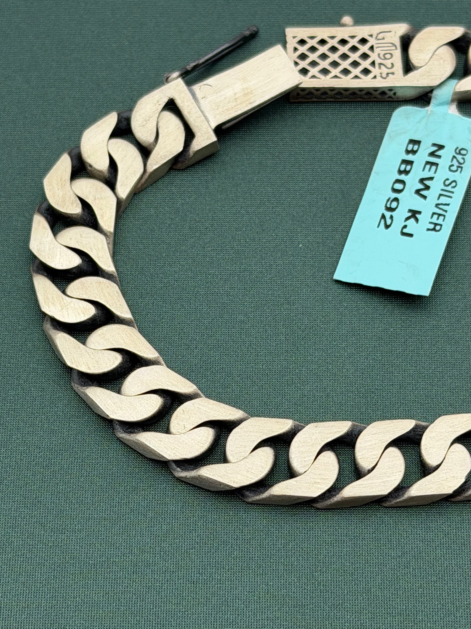 SILVER GUNMETAL BRACELET BB092