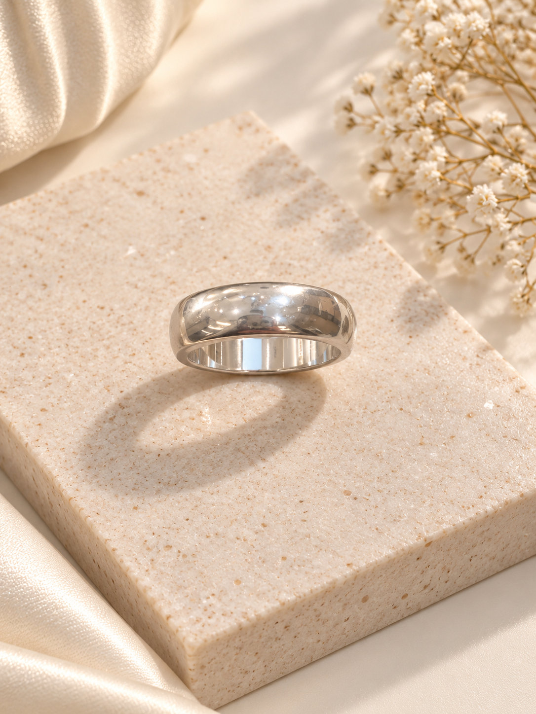PURE SILVER BAND SIZE 6 PB035