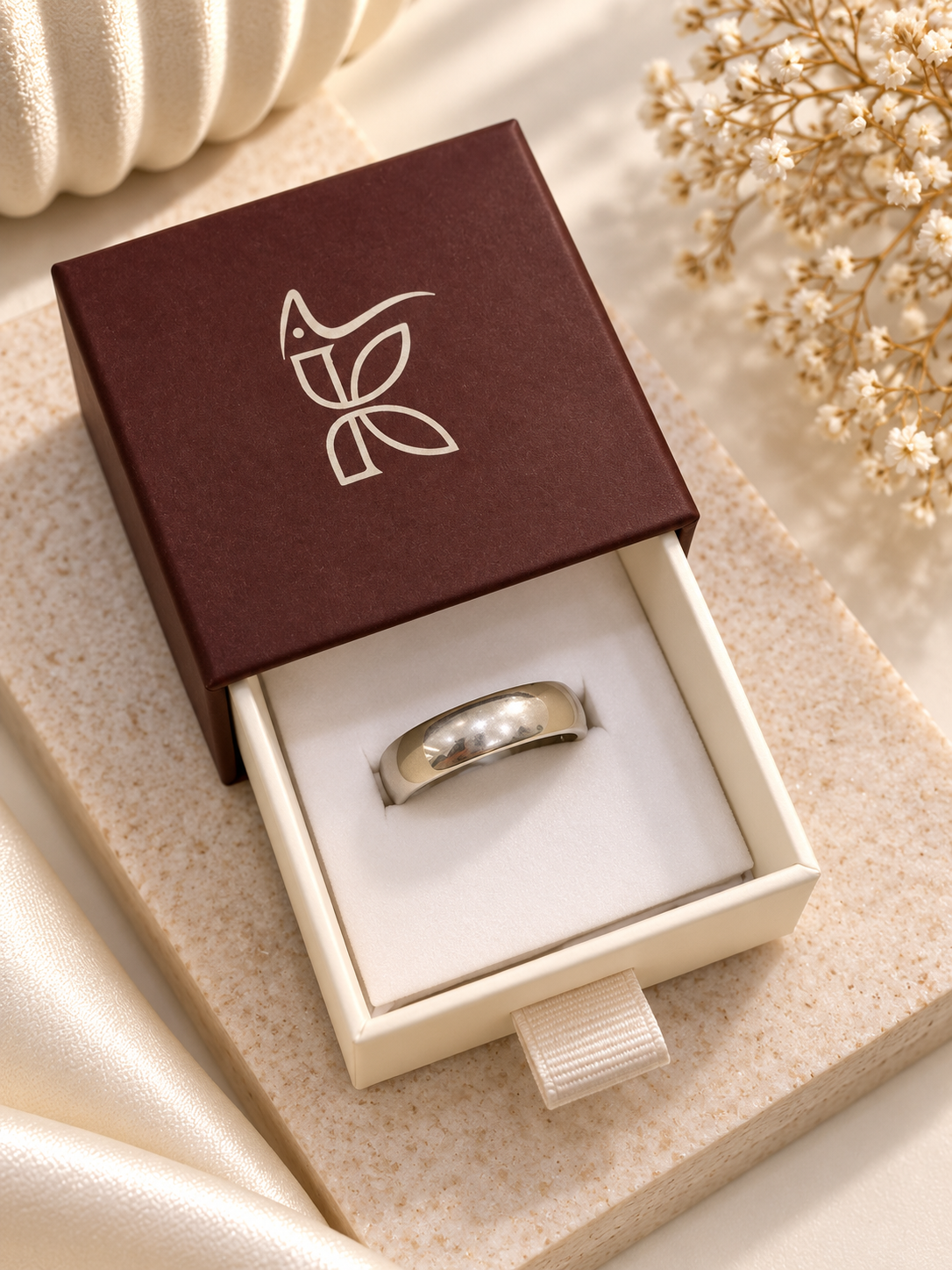 PURE SILVER BAND SIZE 6 PB035