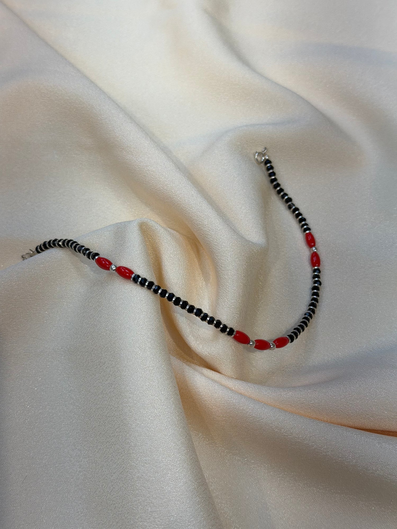 RED/BLACK BEADS NAJARIYA 9IN