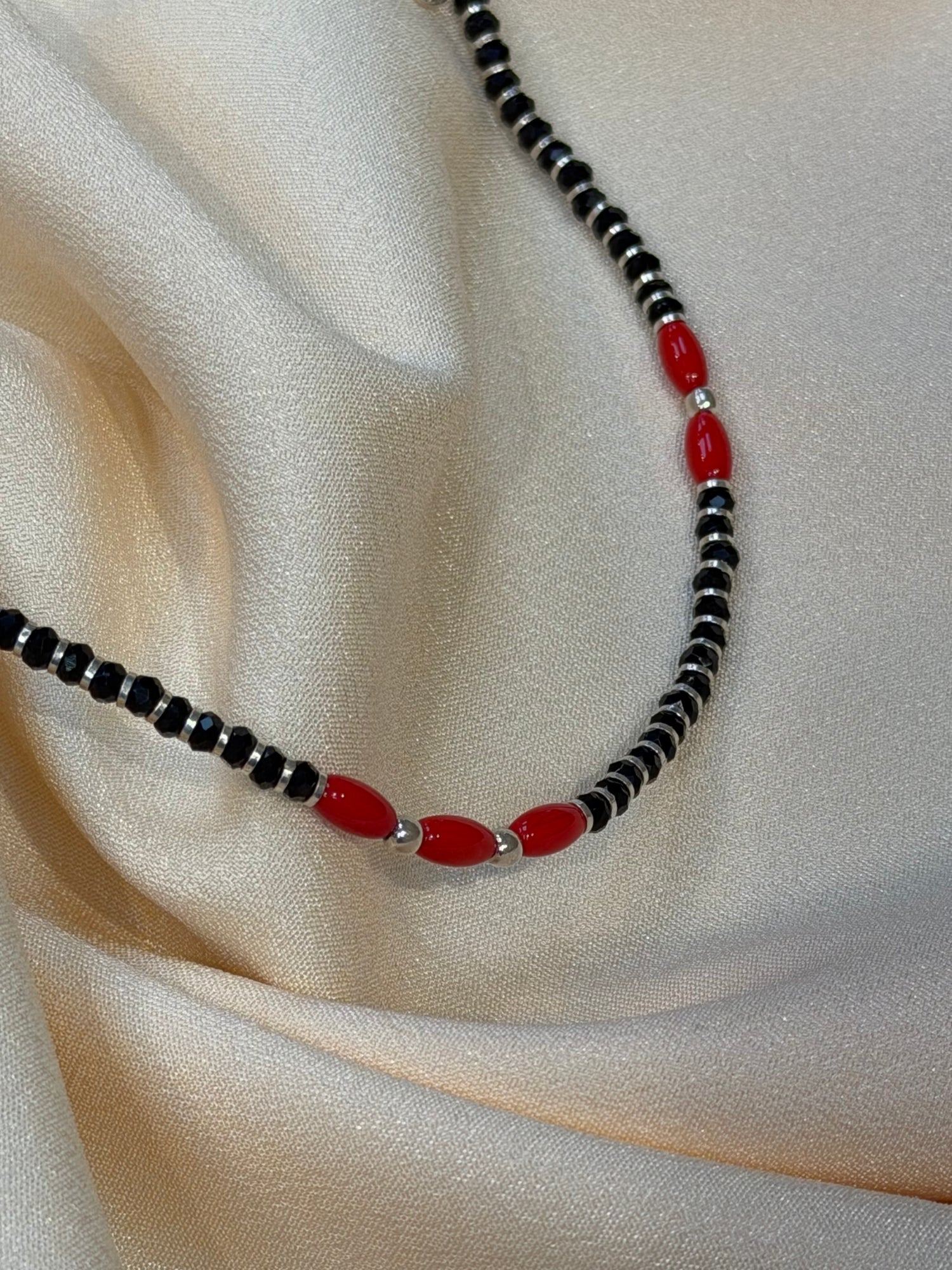 RED/BLACK BEADS NAJARIYA 9IN