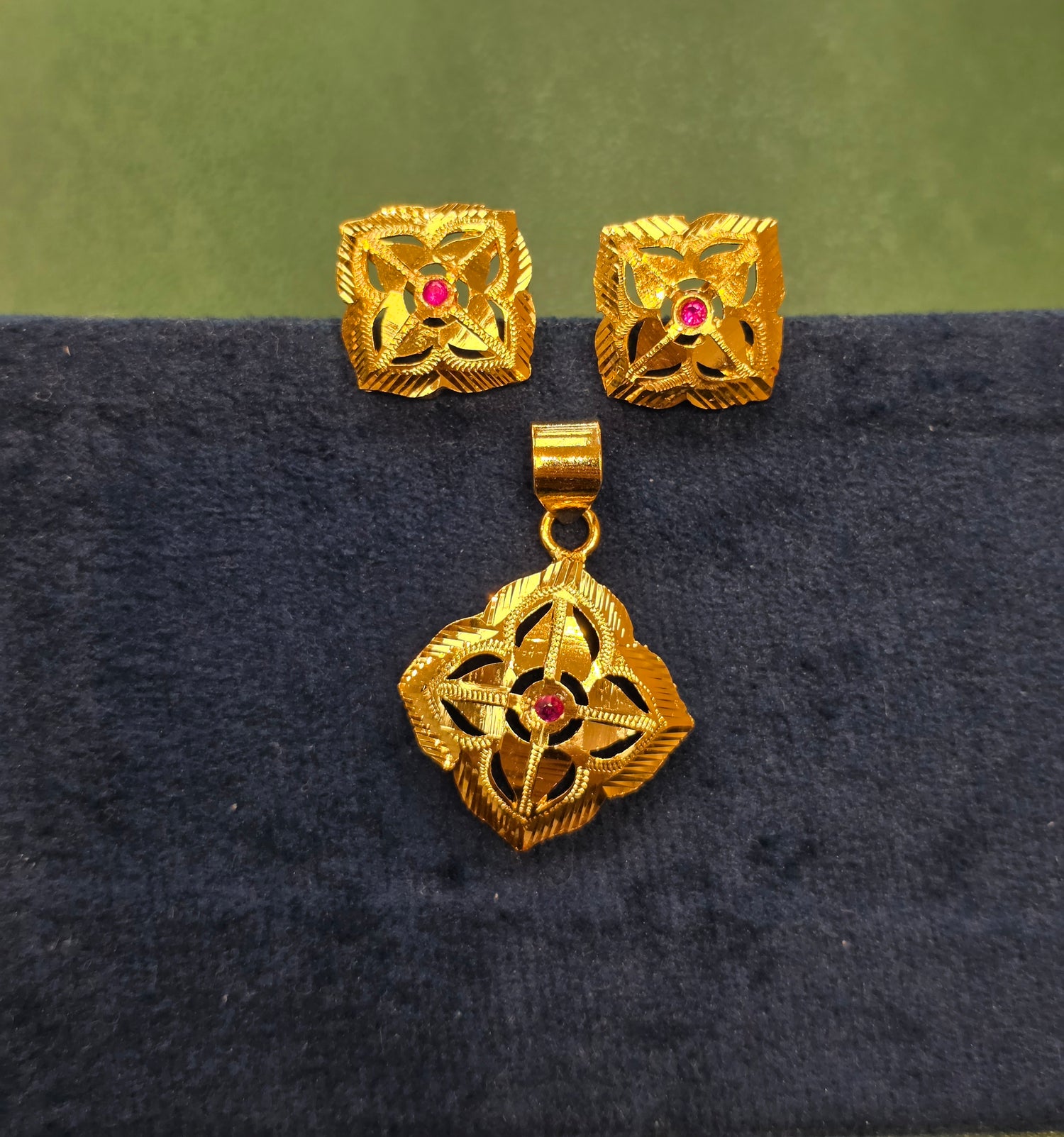 GOLD PLATED PENDANT SET