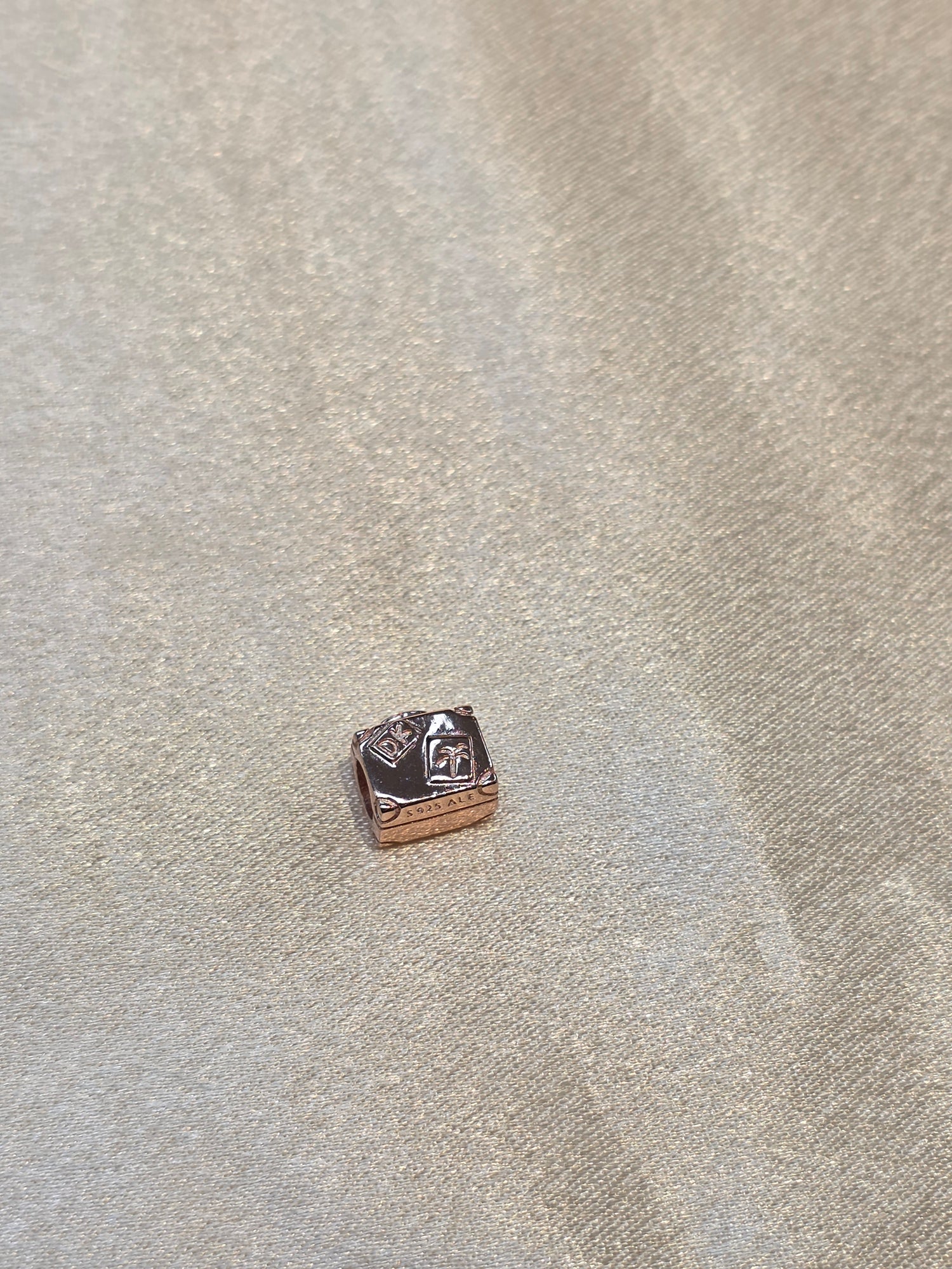 PANDORA TRAVEL SUITCASE CHARM PC423