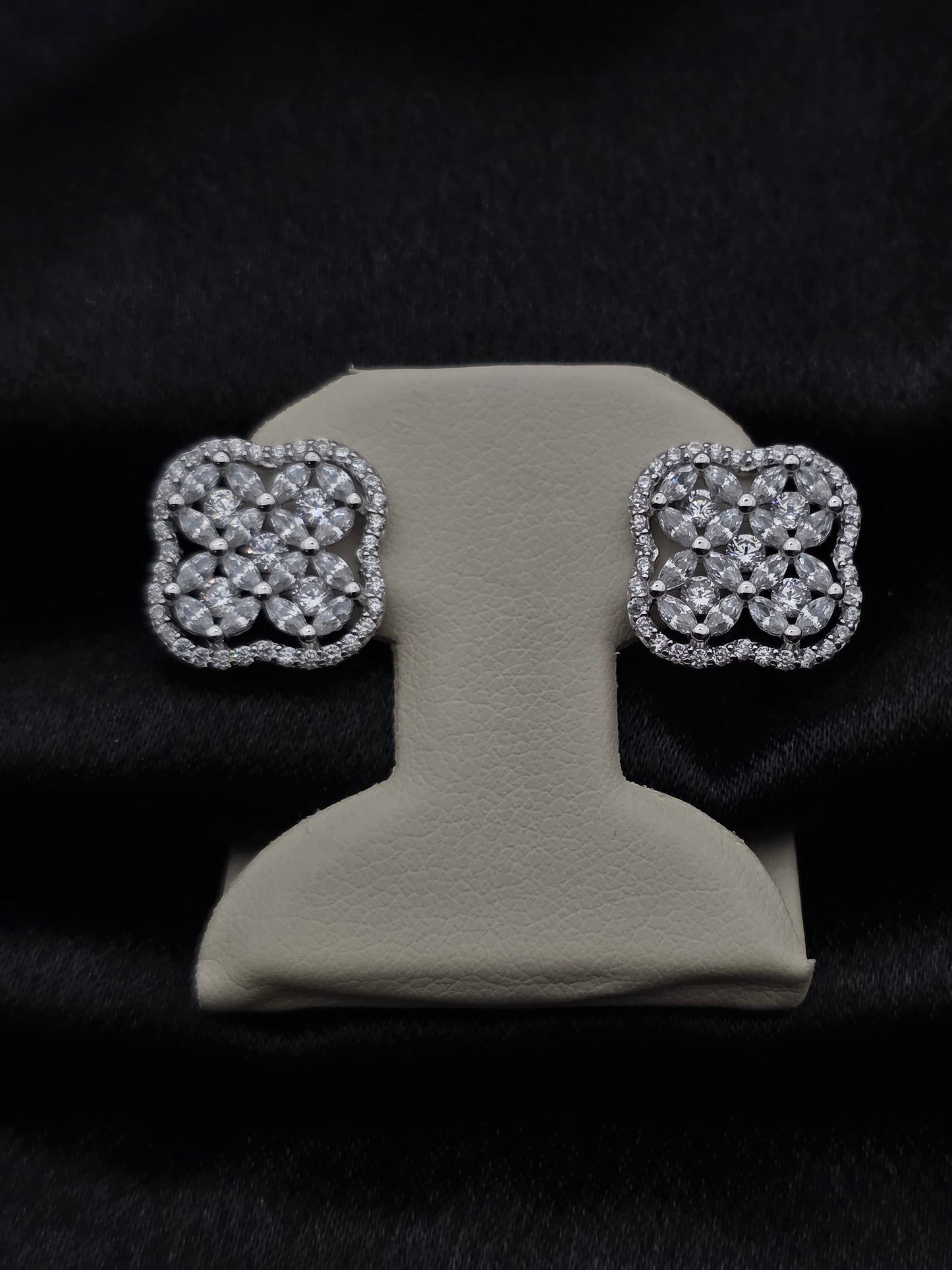 SILVER EAR STUDS GE586