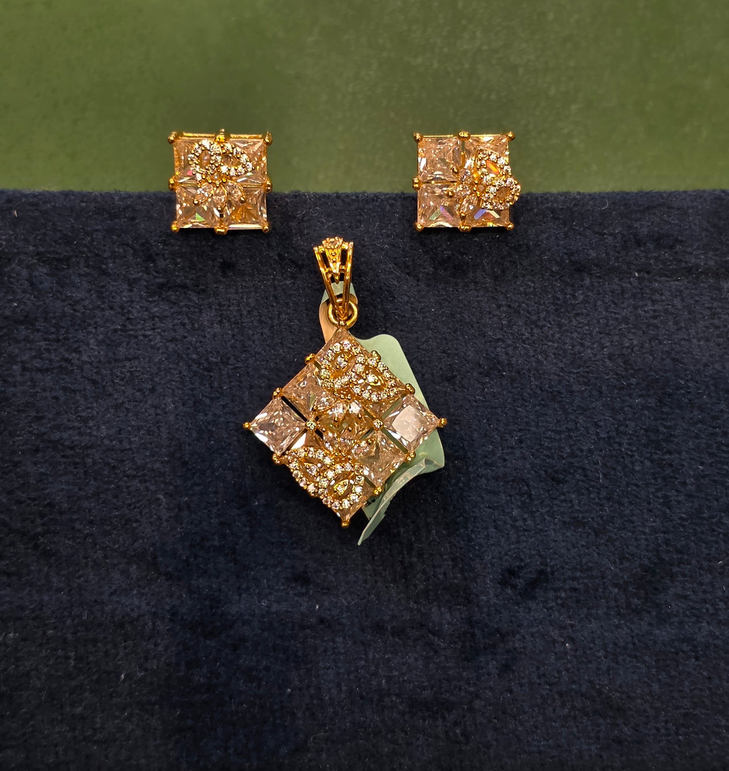 GOLD PLATED PENDANT SET