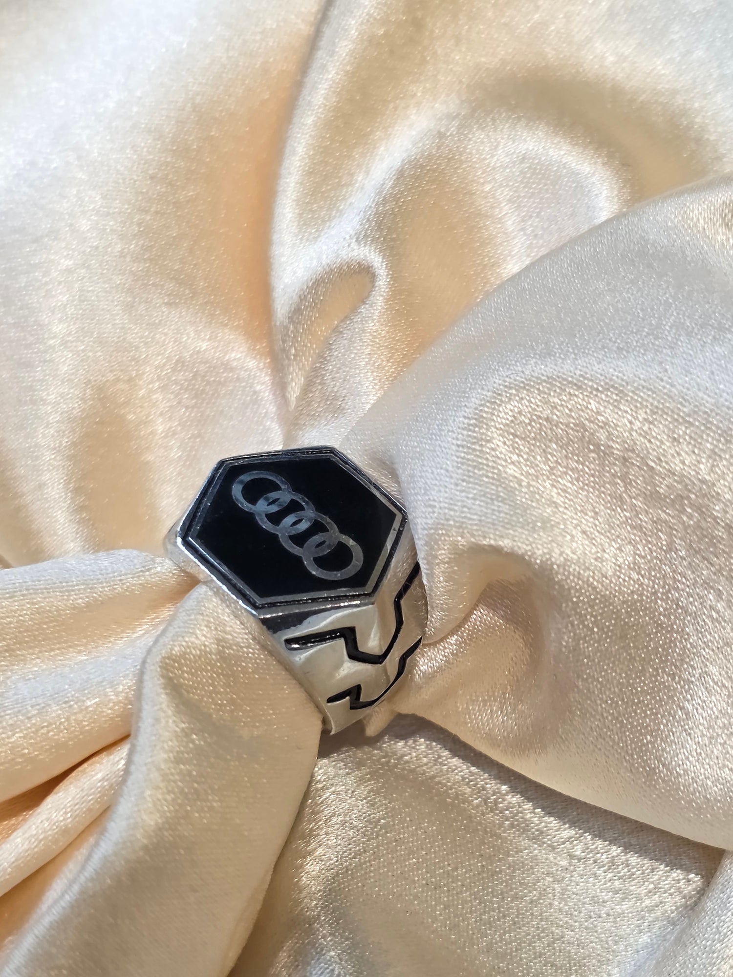 BOYS SILVER RING SIZE 8 BR004