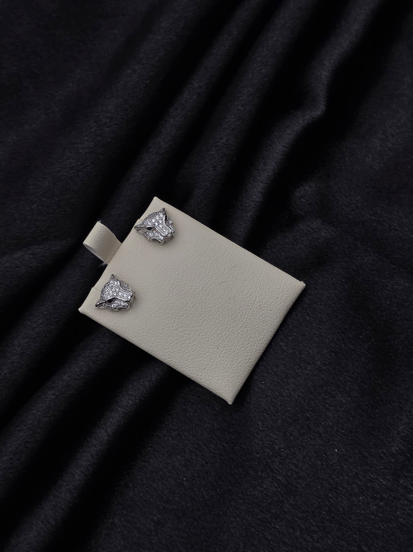 SILVER EAR STUDS GE122