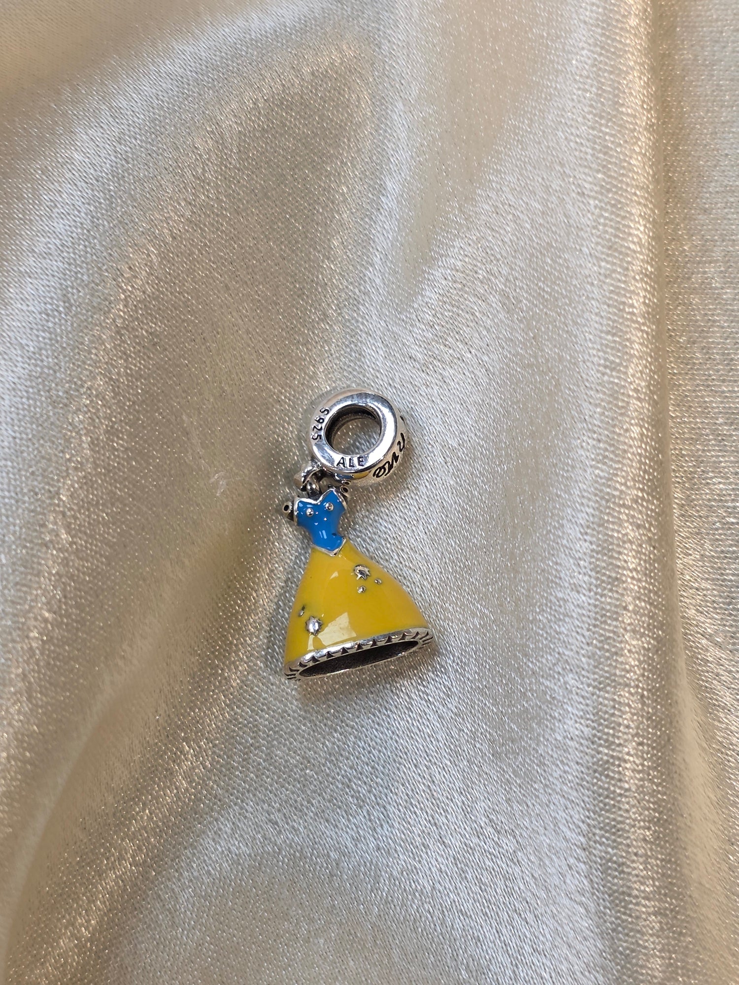 PANDORA DISNEY SNOWWHITE DRESS CHARM PC212