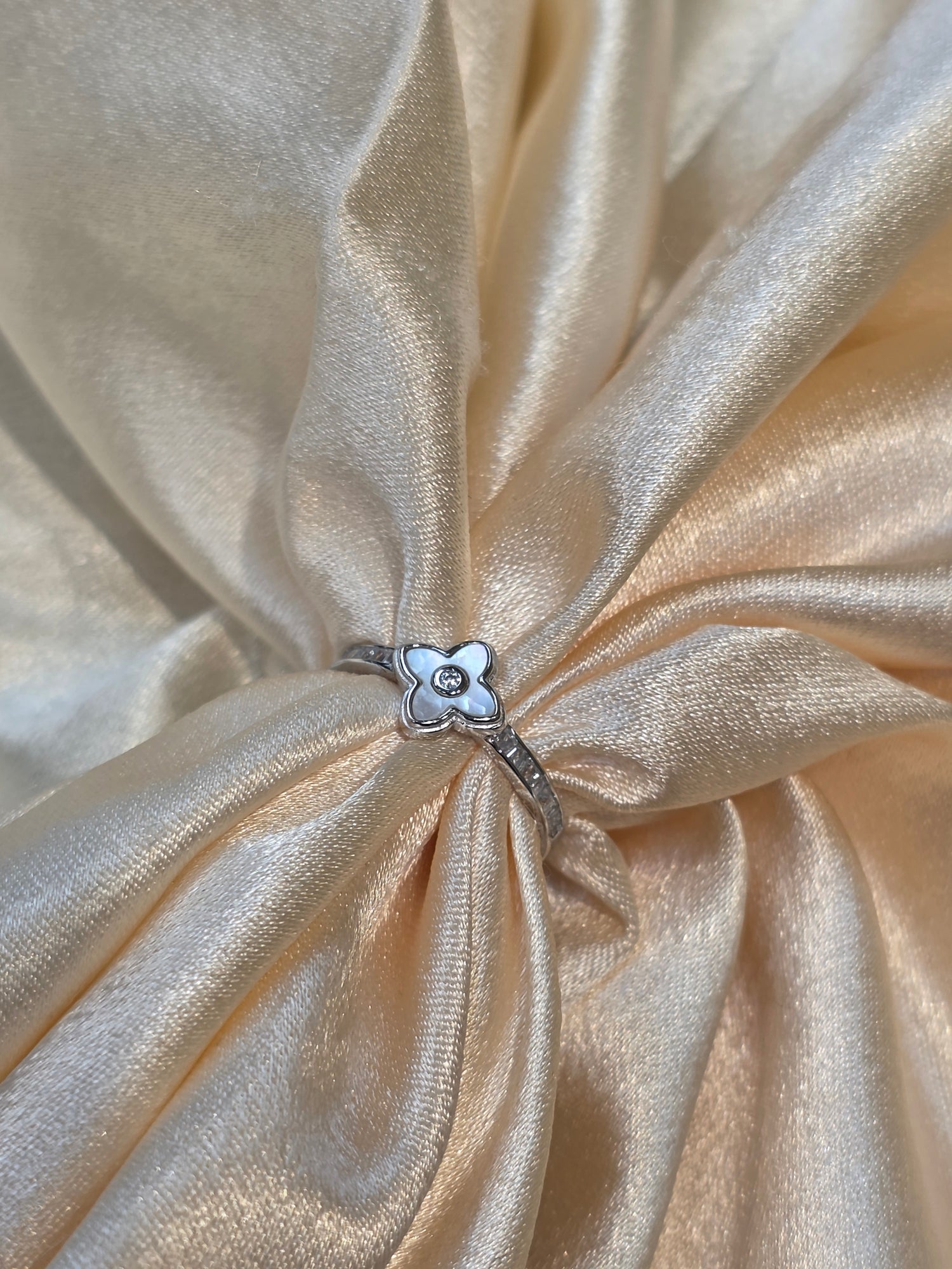 SILVER RING SIZE 8 GR431