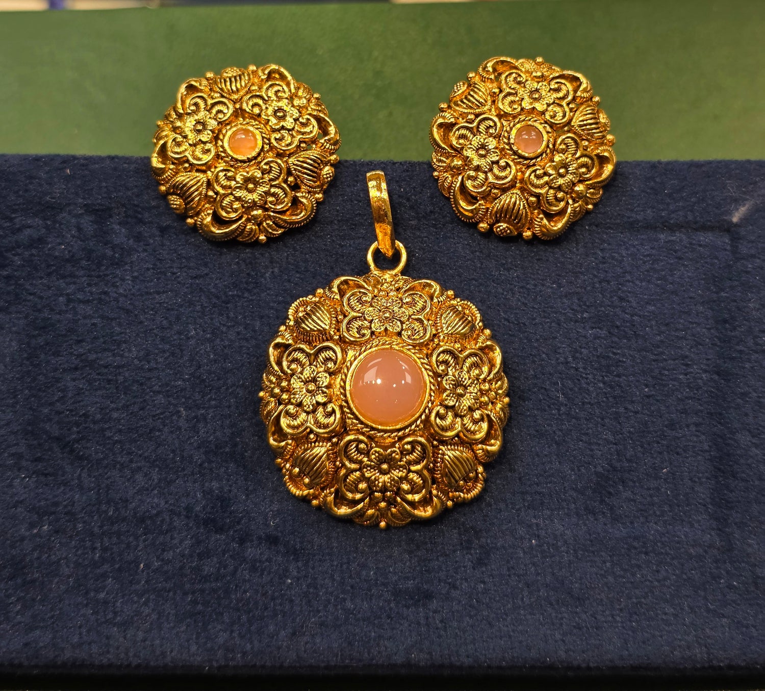 GOLD PLATED PENDANT SET