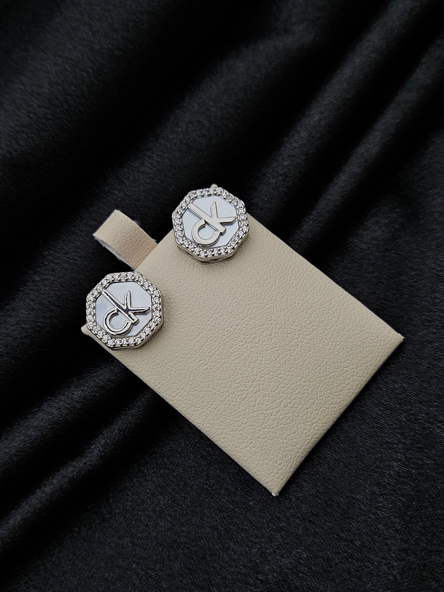 SILVER EAR STUDS GE039