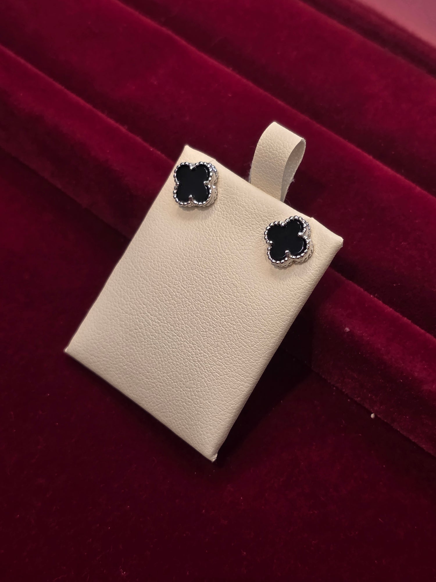 SILVER EARSTUDS GE381