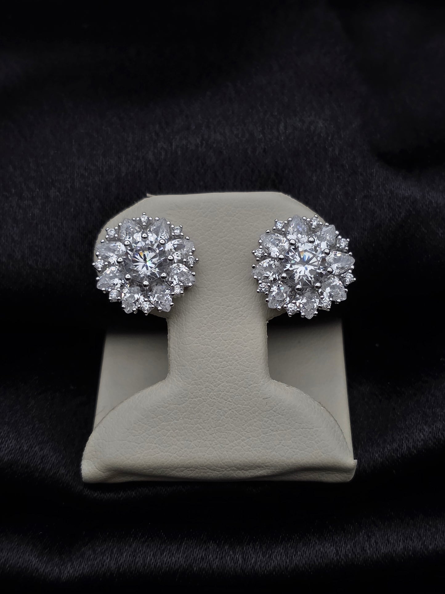 SILVER EAR STUDS GE600