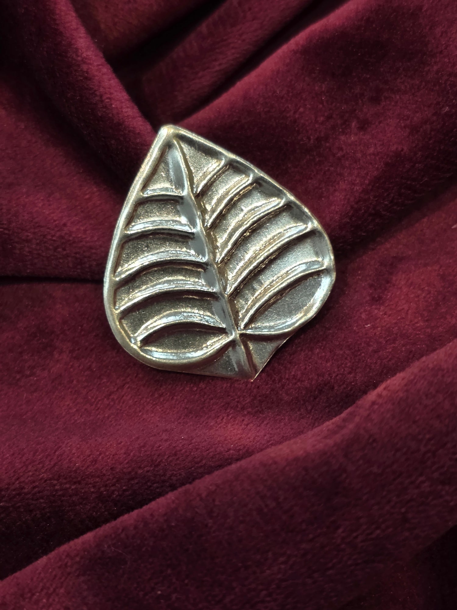 PURE SILVER BETEL LEAF AC133