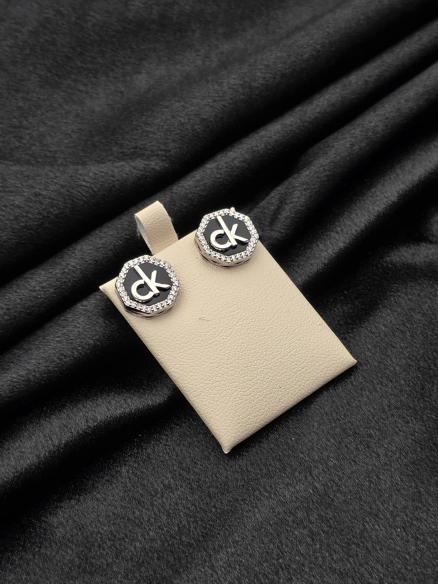 SILVER EAR STUDS GE035