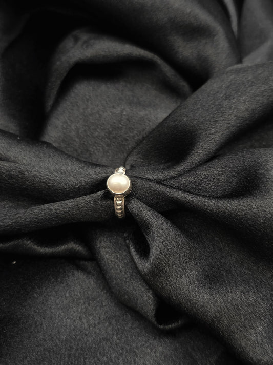 PEARL SILVER RING SIZE 5 GR325