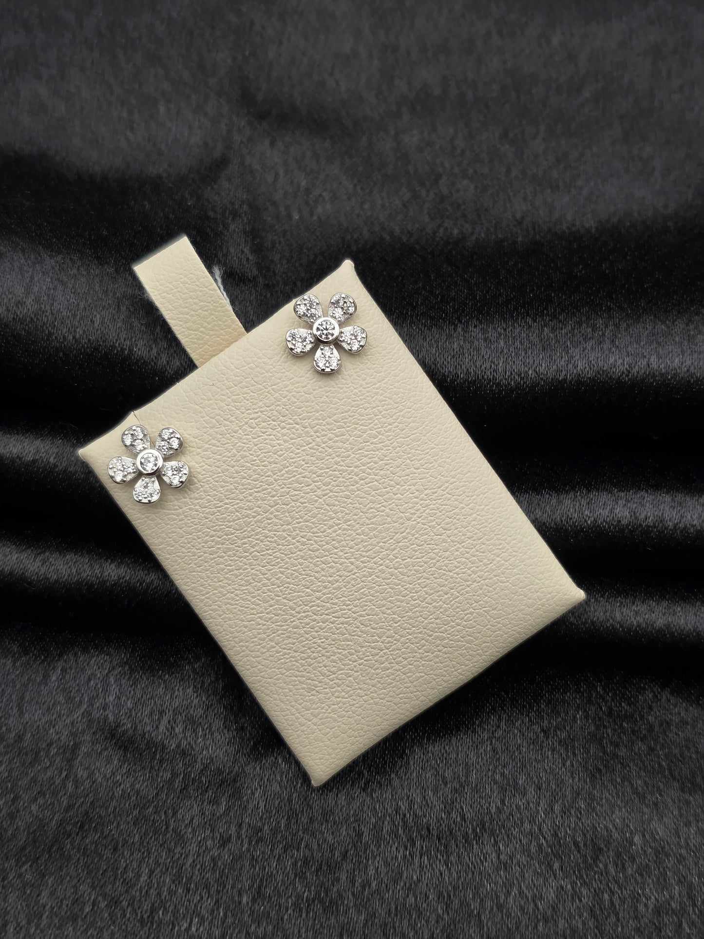 SILVER EAR STUDS GE536