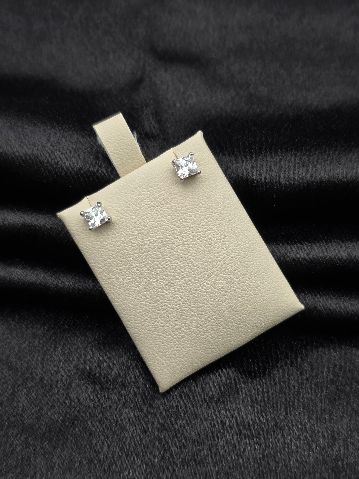 SILVER EAR STUDS GE501