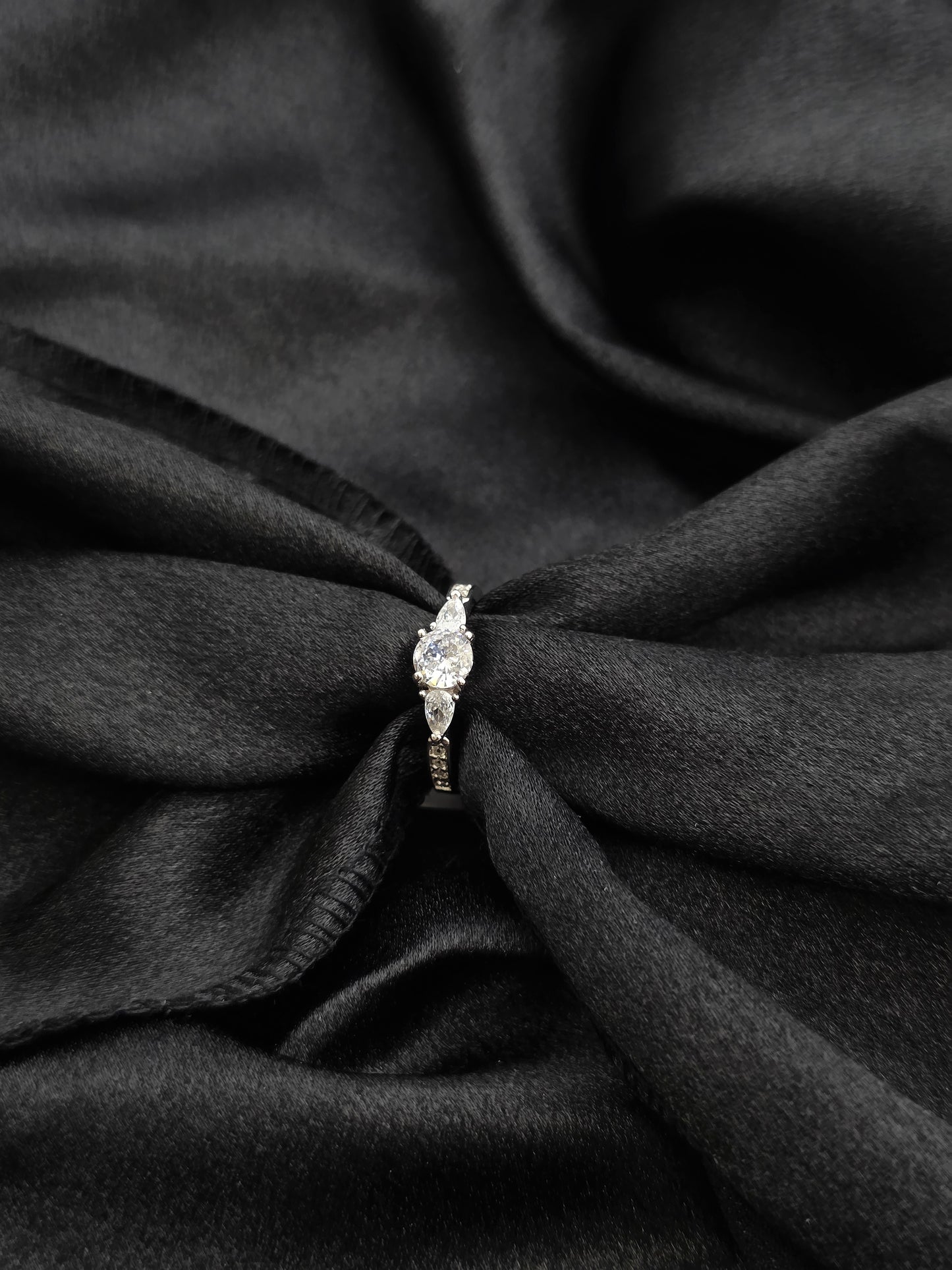 SILVER RING SIZE 8 GR142